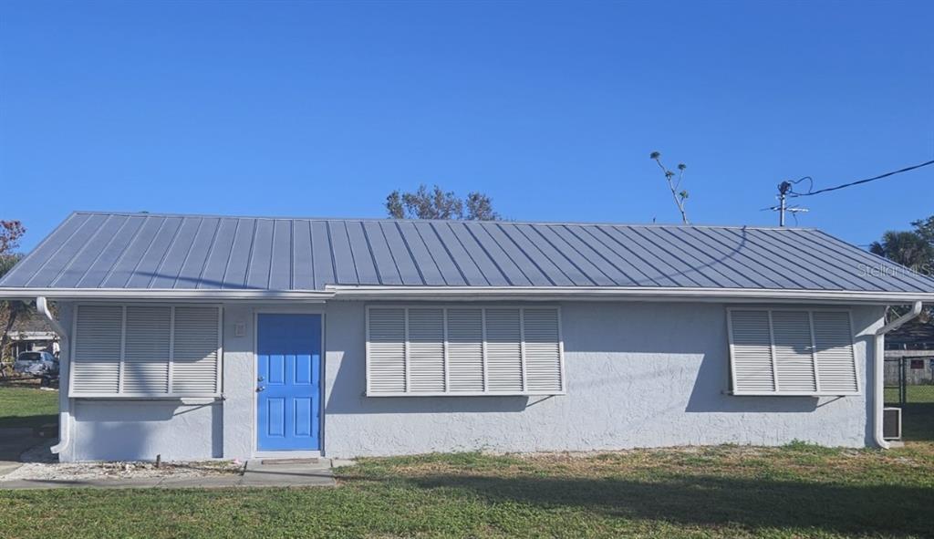 360 W Fray St in Englewood, FL - Building Photo