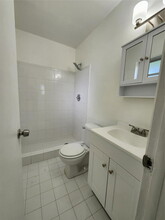 6502 Moseley St in Hollywood, FL - Foto de edificio - Building Photo