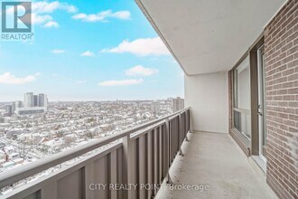 666 Spadina Ave. in Toronto, ON - Building Photo - Building Photo