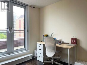 27 Rean Dr in Toronto, ON - Building Photo - Building Photo