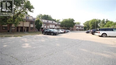 1200 Courtland Ave E in Kitchener, ON - Building Photo - Building Photo