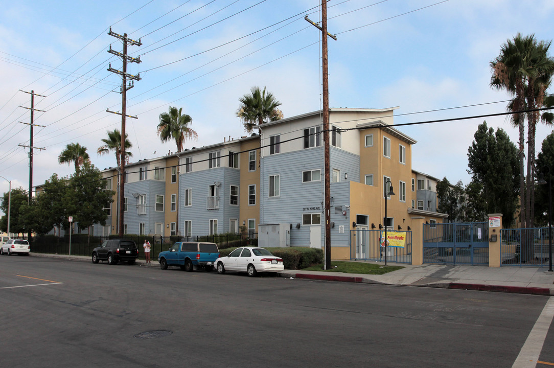 Harbor View Place in Wilmington, CA - Foto de edificio