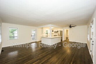 3543 Bouldercrest Rd in Ellenwood, GA - Building Photo - Building Photo