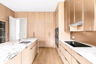 111 W 56th St in New York, NY - Building Photo - Building Photo