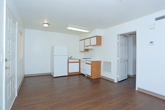 Nellis Gate Apartments in Las Vegas, NV - Building Photo - Interior Photo