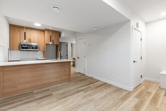 13208-13112 112 Ave NW in Edmonton, AB - Building Photo - Building Photo