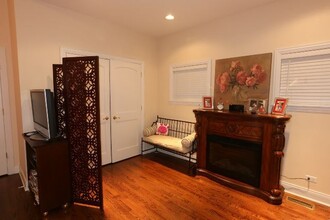 1119 W George St, Unit G06C in Chicago, IL - Building Photo - Building Photo