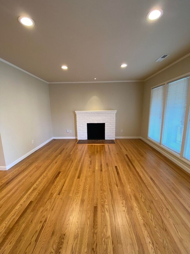 945 Hall St in San Carlos, CA - Building Photo - Building Photo