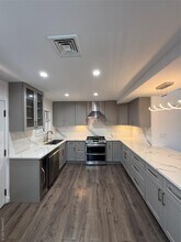 1090 Pelham Pkwy S in Bronx, NY - Building Photo - Building Photo