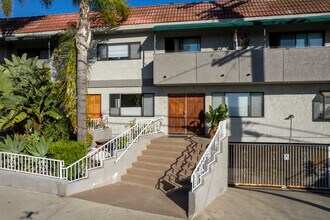 850 Lucile Ave in Los Angeles, CA - Foto de edificio - Building Photo