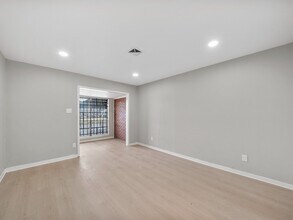 9347 Clearway Dr in Houston, TX - Building Photo - Building Photo