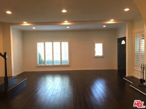 125 N Palm Dr in Beverly Hills, CA - Building Photo - Building Photo