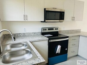 1405 W Garfield Ave, Unit 94 in Alton, TX - Building Photo - Building Photo