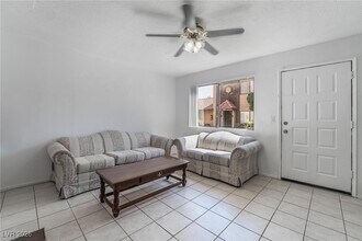 4302 Lynnann in Las Vegas, NV - Building Photo - Building Photo