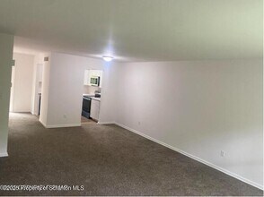 1273 Chateau Dr in East Stroudsburg, PA - Building Photo - Building Photo