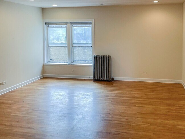 3921 N Pine Grove Ave, Unit 3 in Chicago, IL - Foto de edificio - Building Photo