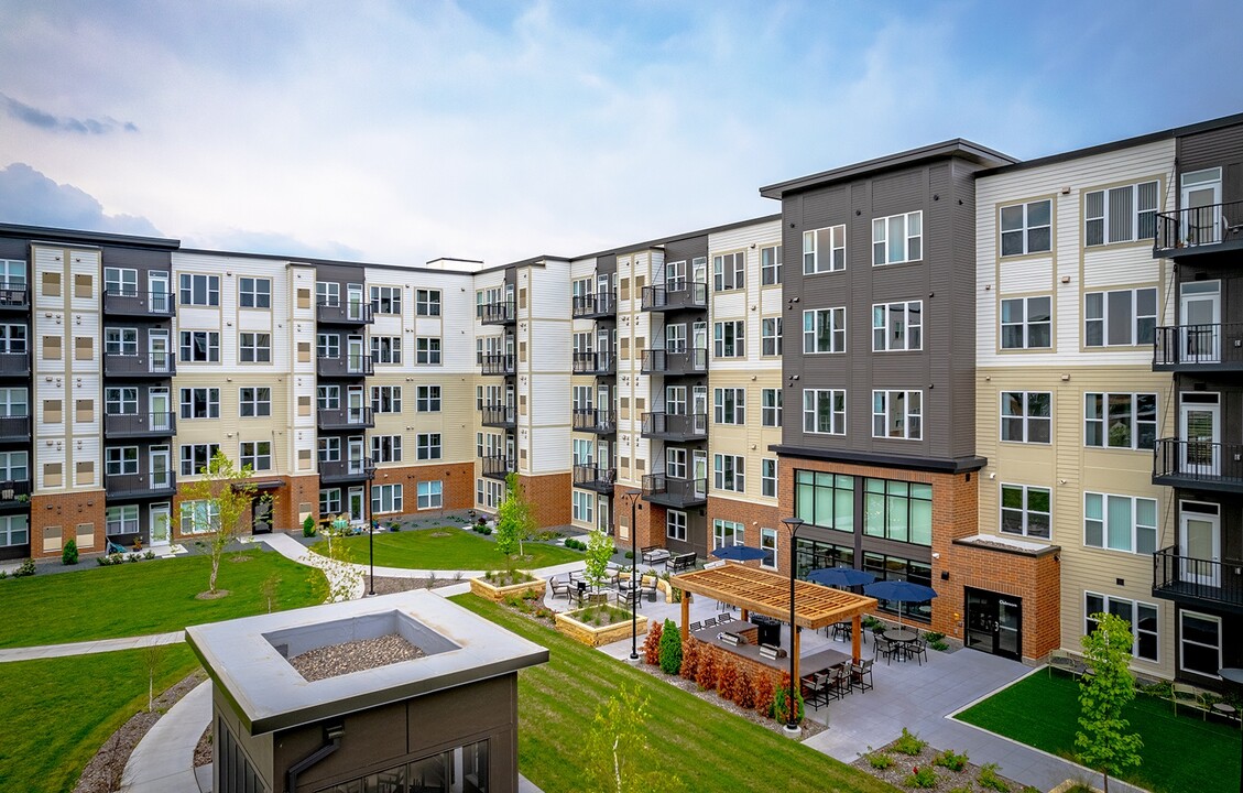 Legacy Commons at Signal Hills 55+ Apartments in West St. Paul, MN - Building Photo