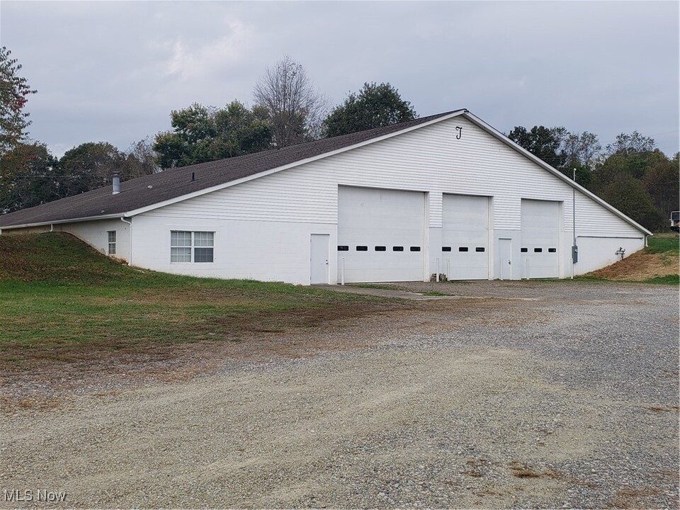 15663 Lashley Rd in Senecaville, OH - Building Photo