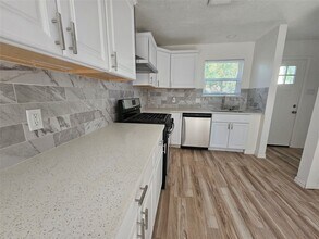 105 E Wavy Oak Cir in Spring, TX - Building Photo - Building Photo