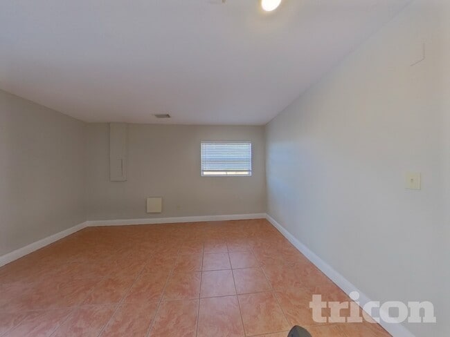 1101 Seffner Valrico Rd in Valrico, FL - Foto de edificio - Building Photo