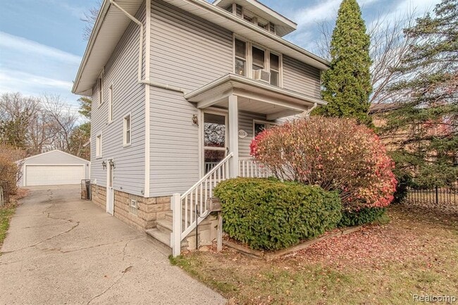 property at 613 E Lincoln Ave