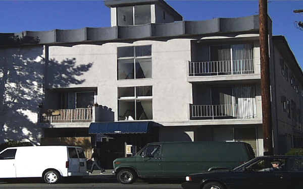 Oxnard Apartments in Van Nuys, CA - Building Photo - Building Photo