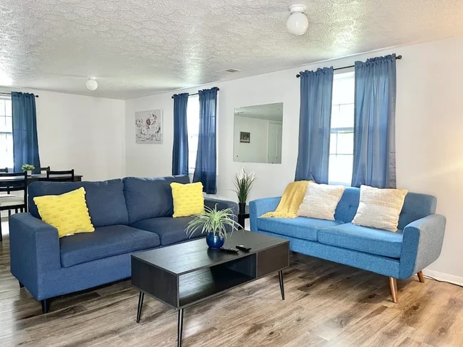 4946 Camden St, Unit Little Camden in Indianapolis, IN - Foto de edificio - Building Photo