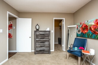 Fieldcrest in Dothan, AL - Building Photo - Interior Photo