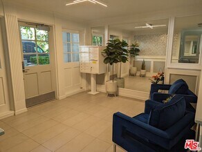 100 N Wetherly Dr in Los Angeles, CA - Building Photo - Building Photo