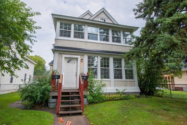 2418 3rd St NE in Minneapolis, MN - Building Photo - Building Photo