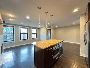 907 N Damen Ave, Unit 3C in Chicago, IL - Foto de edificio - Building Photo