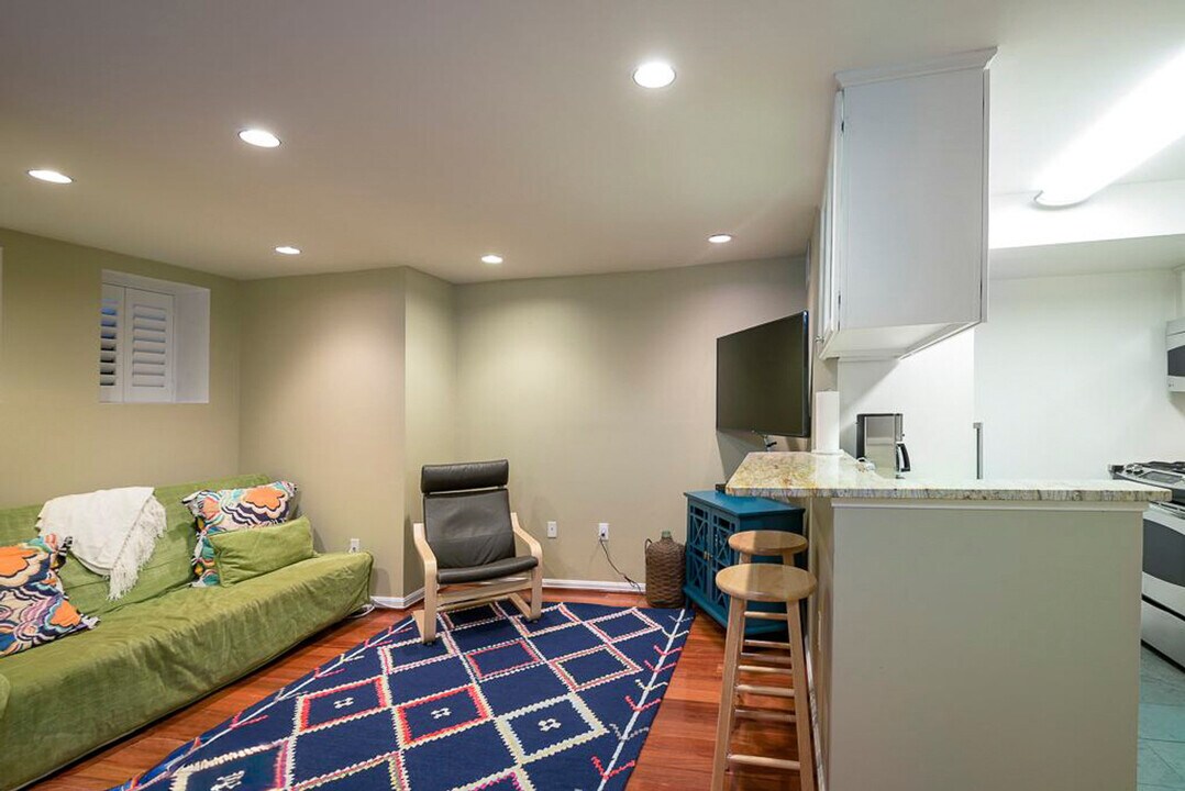 1001 New Hampshire Ave NW in Washington, DC - Building Photo