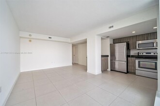 910 West Ave, Unit 1018 in Miami Beach, FL - Building Photo - Building Photo