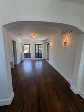 409 Wheeling Way in Los Angeles, CA - Building Photo - Building Photo