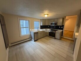 67 Oak St, Unit 2T in Somerville, MA - Building Photo