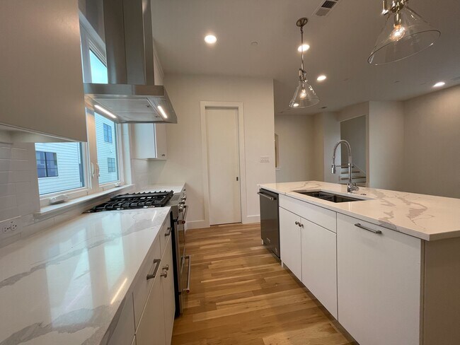 2723 Kimsey Dr in Dallas, TX - Foto de edificio - Building Photo