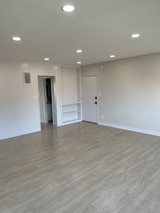 2919 Carmona Ave in Los Angeles, CA - Building Photo
