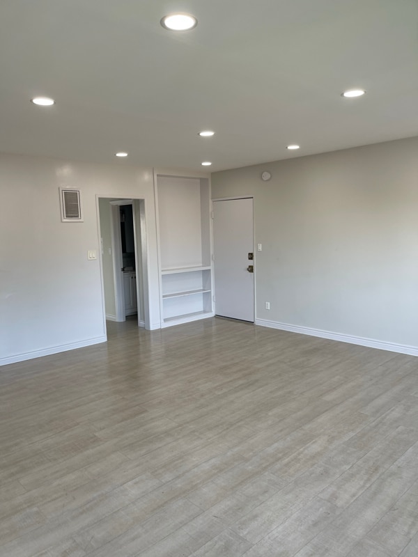 2919 Carmona Ave