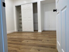 19312     Collier St in Tarzana, CA - Building Photo - Building Photo