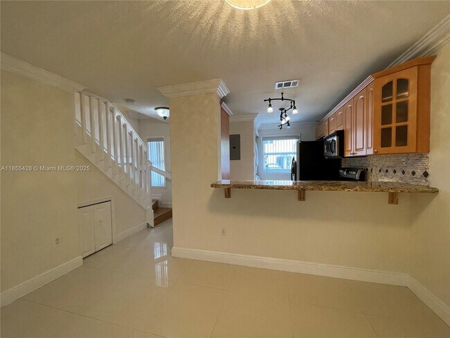 7915 NW 8th St in Miami, FL - Building Photo - Building Photo