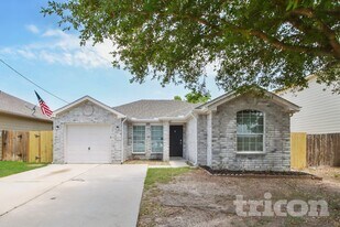 2311 Shady Birch Dr in Conroe, TX - Building Photo
