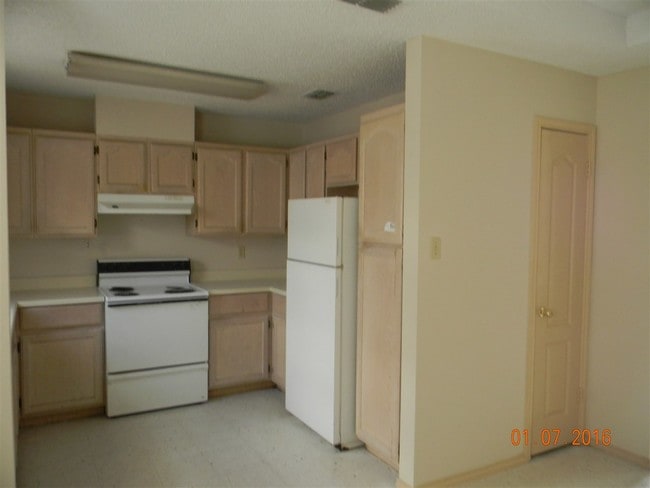 409 N Mendiola Ave in Laredo, TX - Building Photo - Building Photo