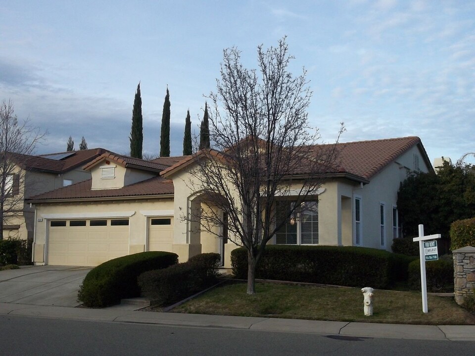 2324 Granite Park Dr in Lincoln, CA - Building Photo