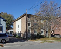 132 Ash St in Whitby, ON - Building Photo