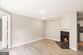 4401 Pembrook Village Dr in Alexandria, VA - Building Photo - Building Photo