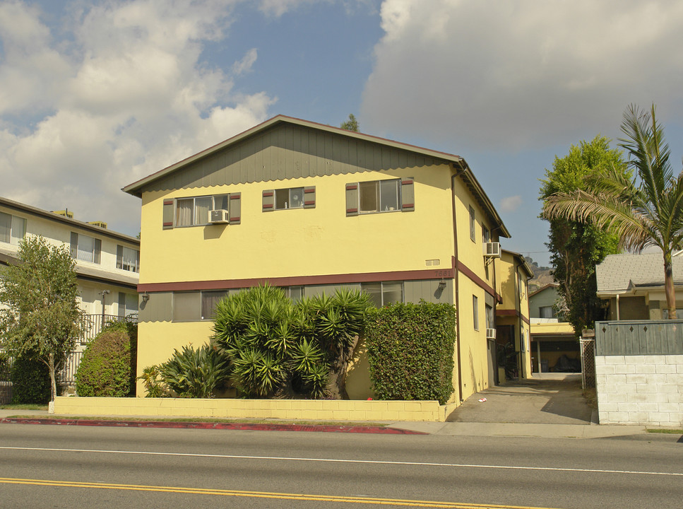 7661 Fountain Ave in Los Angeles, CA - Building Photo