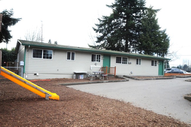 1116 Harvey Rd in Auburn, WA - Foto de edificio - Building Photo