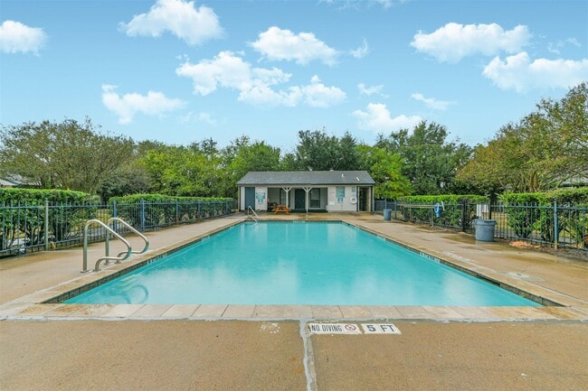 1235 Lyric Ln in Pasadena, TX - Foto de edificio - Building Photo