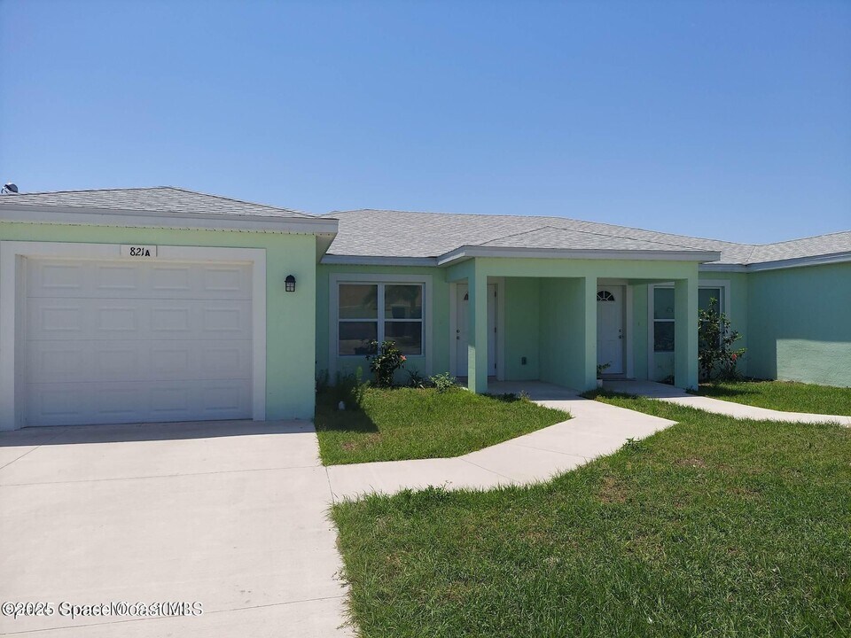 821 Angela Ave in Rockledge, FL - Building Photo