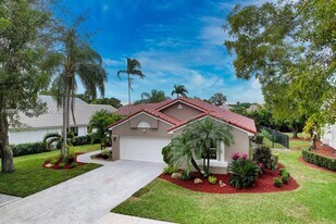 814 Heron Rd in Weston, FL - Building Photo